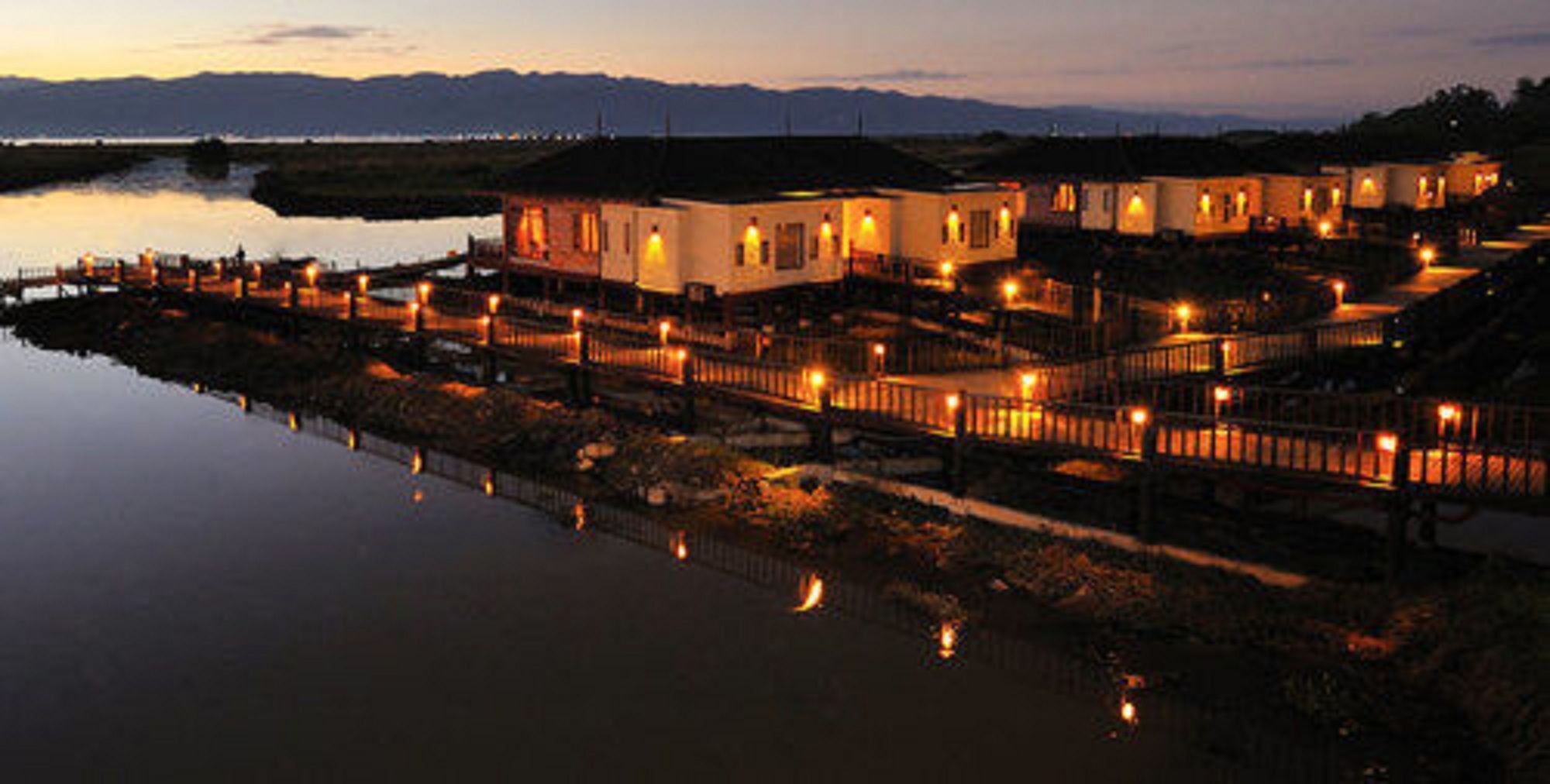 ניאונגשווה Aureum Palace Hotel & Resort Inle מראה חיצוני תמונה