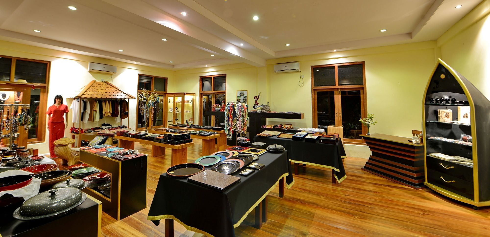 ניאונגשווה Aureum Palace Hotel & Resort Inle מראה חיצוני תמונה