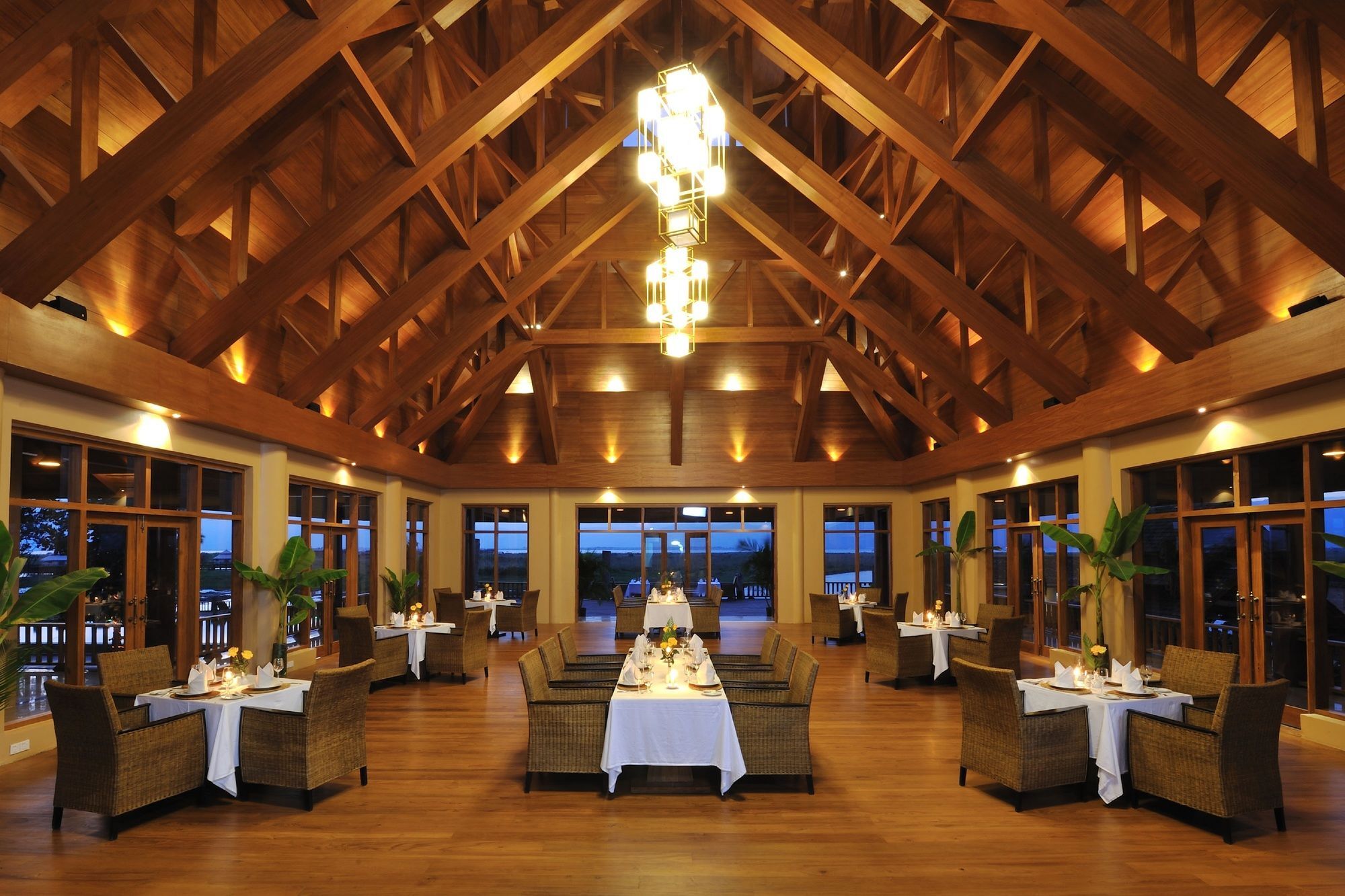 ניאונגשווה Aureum Palace Hotel & Resort Inle מראה חיצוני תמונה