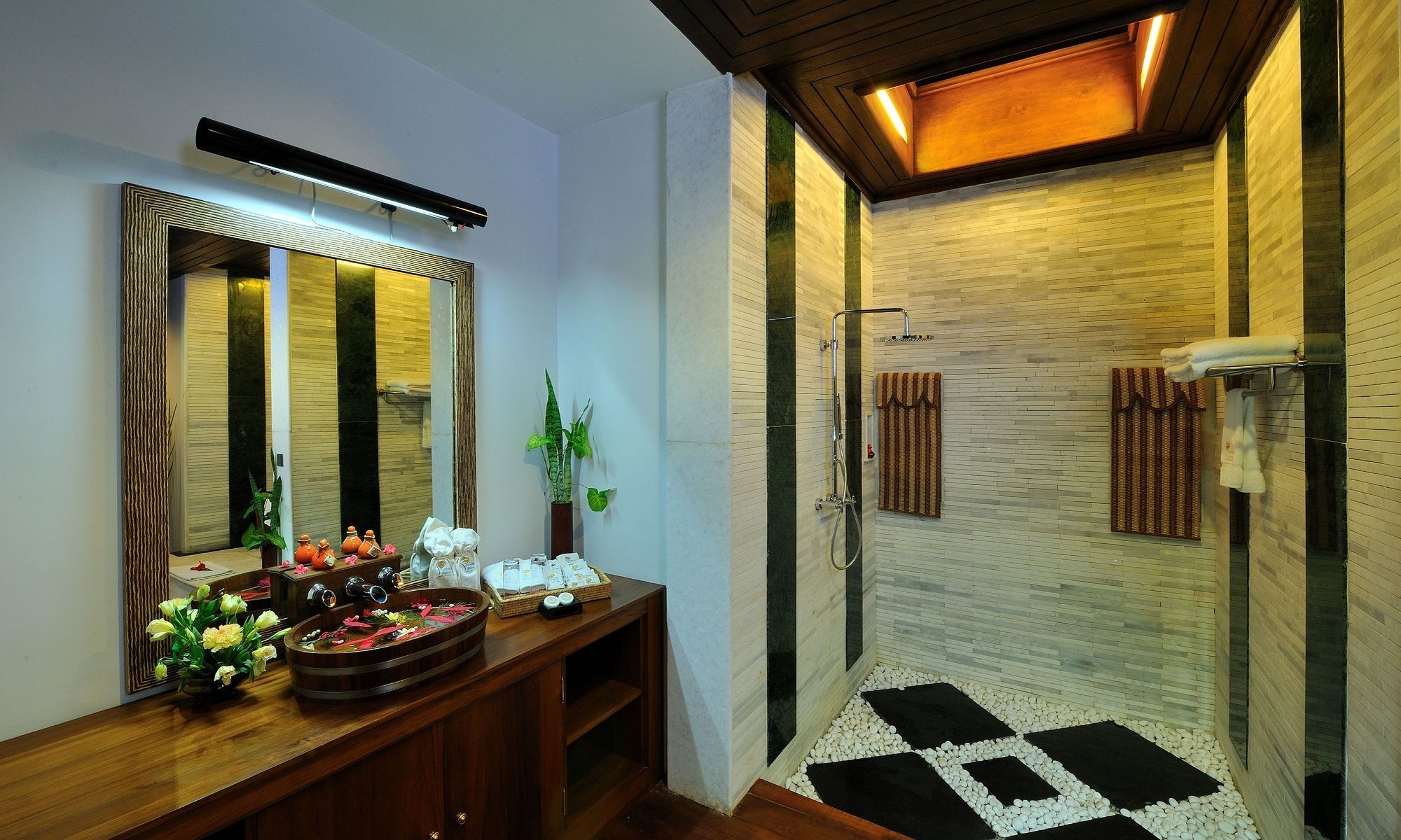 ניאונגשווה Aureum Palace Hotel & Resort Inle מראה חיצוני תמונה